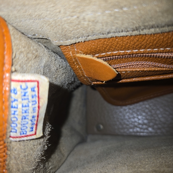 Vintage Dooney & Bourke Essex Brown Leather Beige Brown Crossbody - Picture 5 of 12